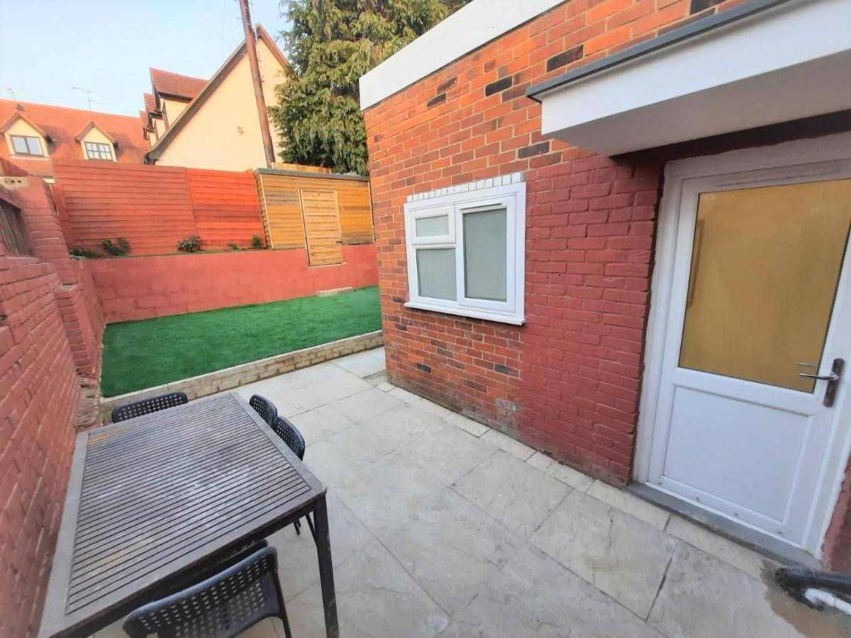 3 Bedroom Semi Detached House With Parking, Wifi Colchester Exterior foto