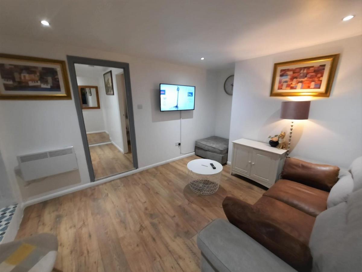 3 Bedroom Semi Detached House With Parking, Wifi Colchester Exterior foto